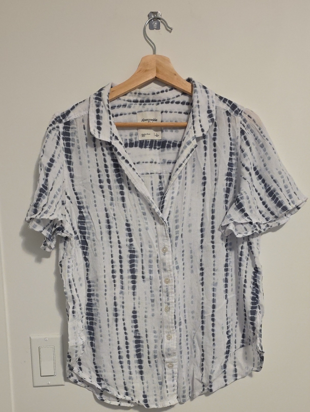 Abercrombie & Fitch White and Navy Striped Button-Up Shirt
